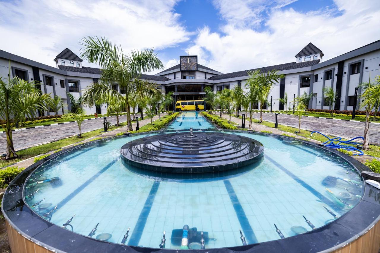 Imperial Plaza Hotel & Resort Giuba Esterno foto